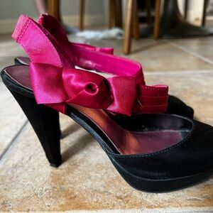 American Eagle Heels Peeptoe With Pink Ribbon Around Foot Size 7